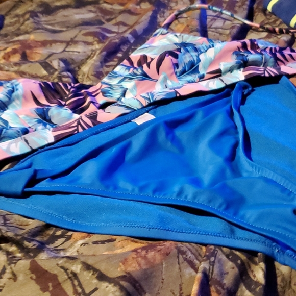 Swimsuit - Picture 1 of 4